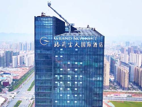 吉安格蘭云天五星級酒店幕墻發光字制作安裝工程